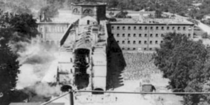 Berlínská vězice Plötzensee po spojeneckém bombardování. Důsledkem náletu byly hromadné popravy mezi 7. a 10. zářím 1943, kdy bylo oběšeno 250 odbojářů, z toho přes 100 z Čech a Moravy, dále Němci a Francouzi. 