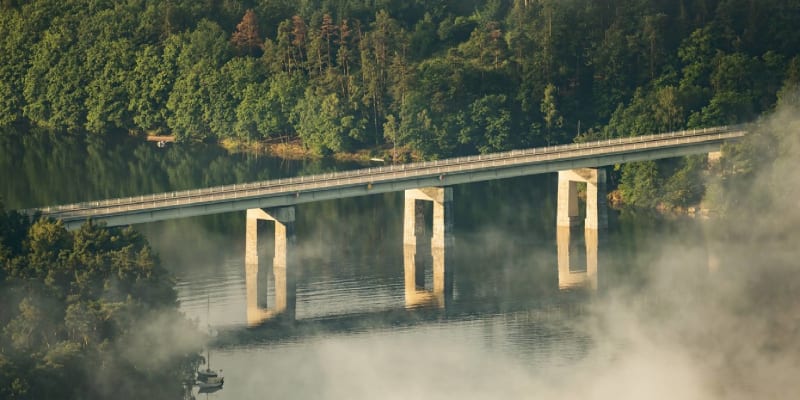 Tělo zavražděné policisté objevili ve Slapské přehradě pod Živohošťským mostem