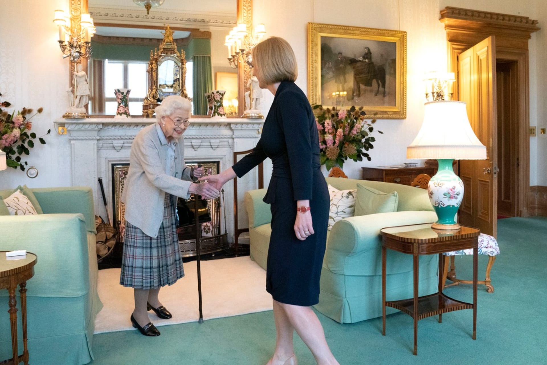 Královna dva dny před svou smrtí přivítala na Balmoralu nově jmenovanou britskou premiérku Liz Truss.