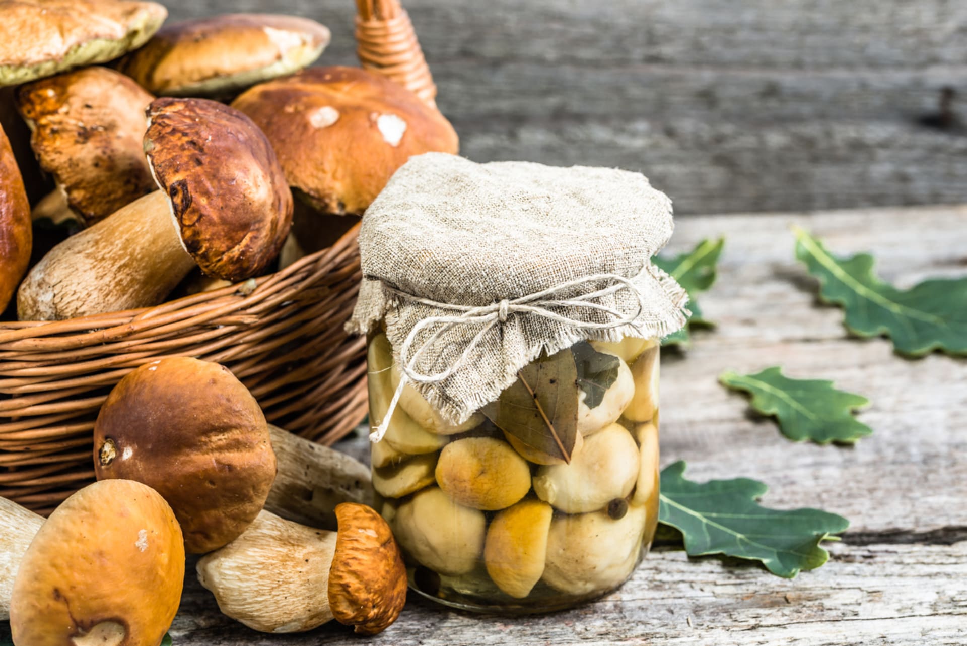 Nakládané houby ve sladkokyselém nálevu podle receptu Viléma Vrabce