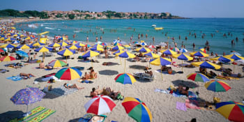 Bizarní krádež na nudistické pláži v Bulharsku. Českého turistu oloupili o zlatý prsten