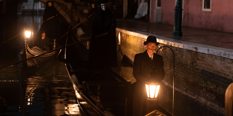 Přízraky v Benátkách – nový film s detektivem Herculem Poirotem