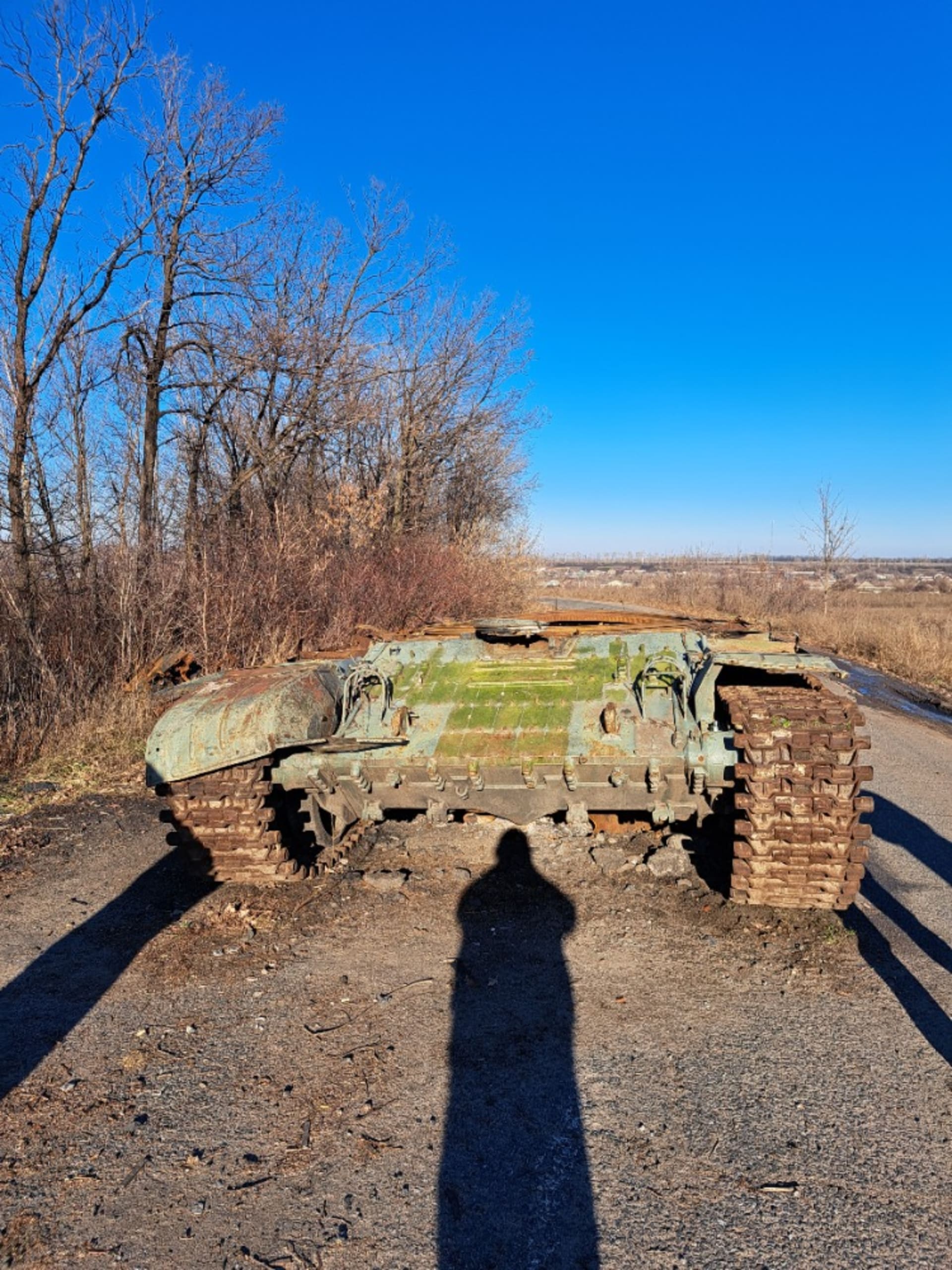 Torzo tanku, na které narazili pracovníci Cesty naděje života při výpravě na Ukrajinu.
