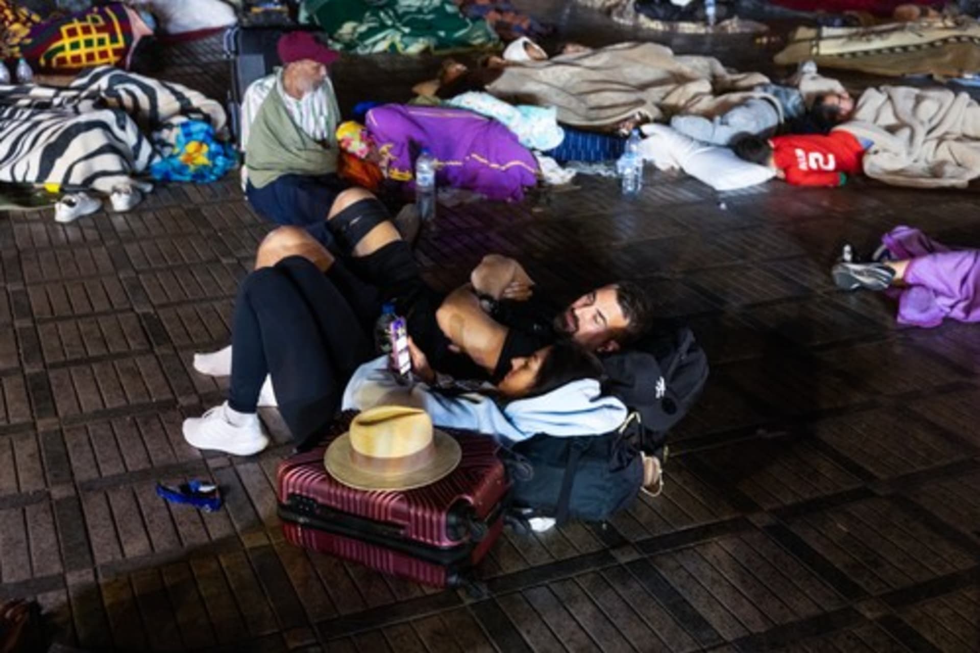 Maroko postihlo silné zemětřesení. Lidé spí na ulici. 