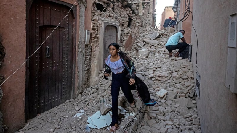 Budeme spát venku a čekáme, co přijde, píší Češi. Silné zemětřesení v Maroku má tisíce obětí