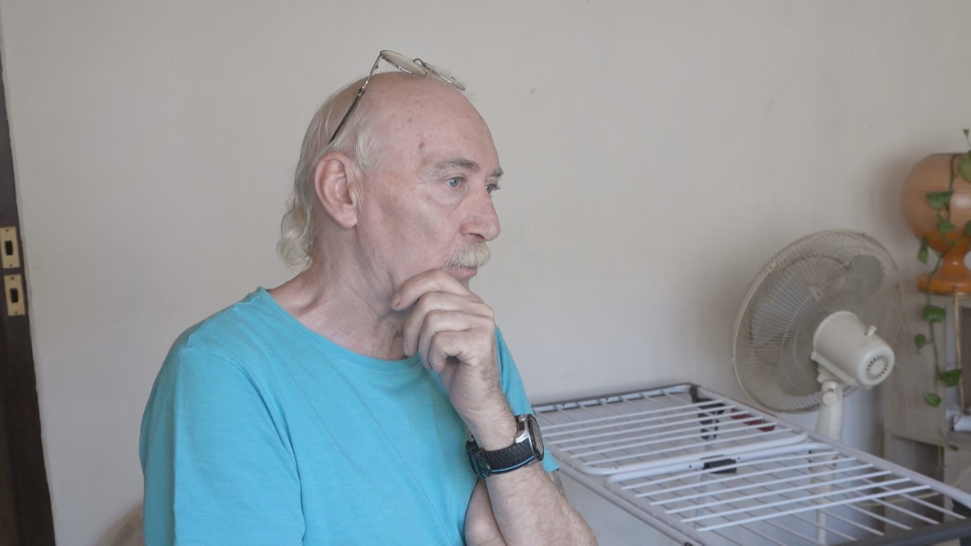 Peter Čaplák čeká na důchod už přes rok. Jeho rodina se tak dostala do existenčních problémů.