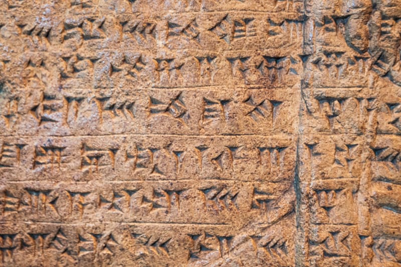 Klínové písmo na hliněné desce