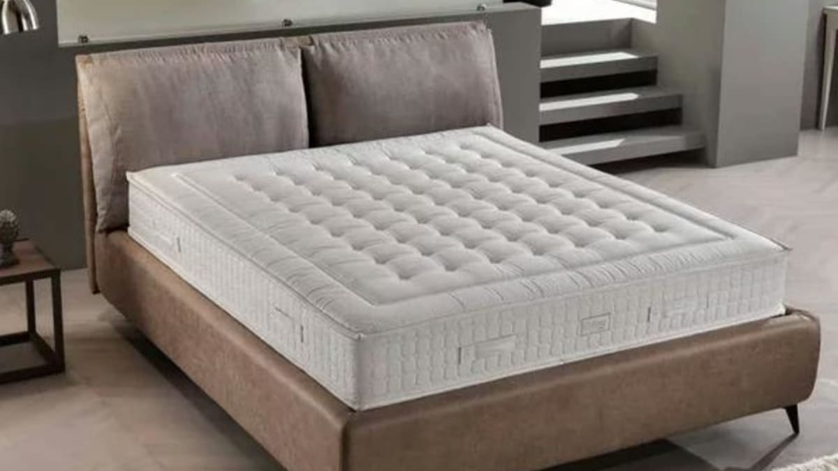 . U kvalitních matrací se používají materiály s vysokou hustotou, které odolávají opotřebení a vydrží mnoho let.