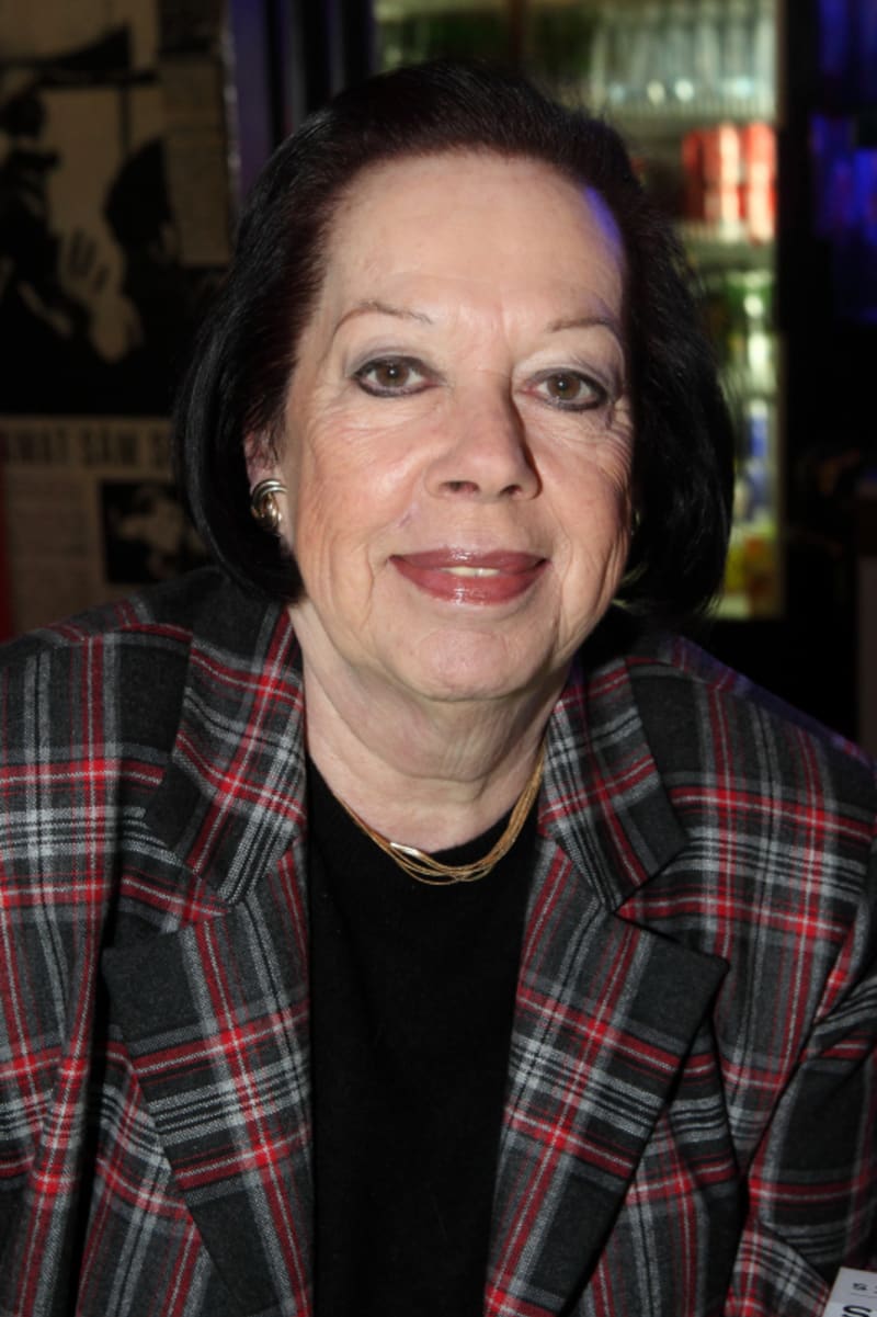 Ve věku 76 let zemřela zpěvačka Yvonne Přenosilová.