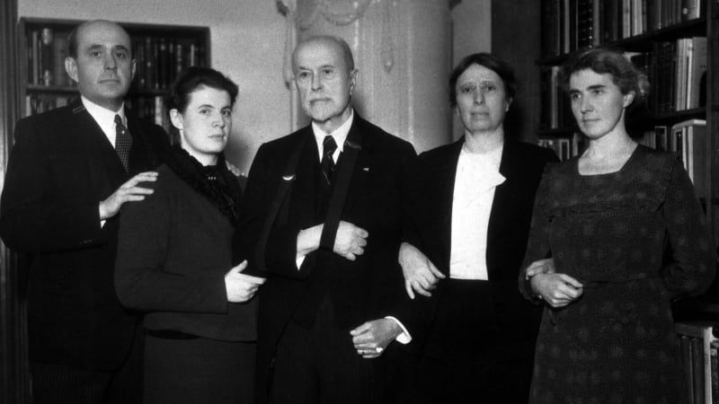 Tomáš Garrigue Masaryk, zleva syn Jan, vnučka Anna, starší dcera Alice a mladší dcera Olga (1935)