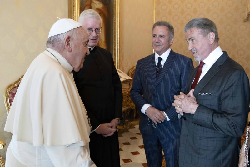 Sylvester Stallone s rodinou na návštěvě u papeže Františka