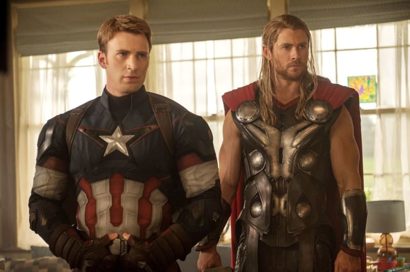 Chris Evans a Chris Hemsworth zazářili jako Kapitán Amerika a Thor