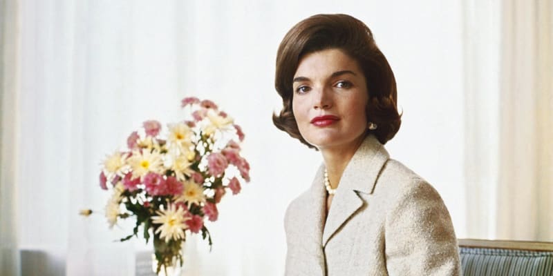 Jackie Kennedy ve své době platila nejen za módní ikonu, ale i za symbol moderní, silné ženy.