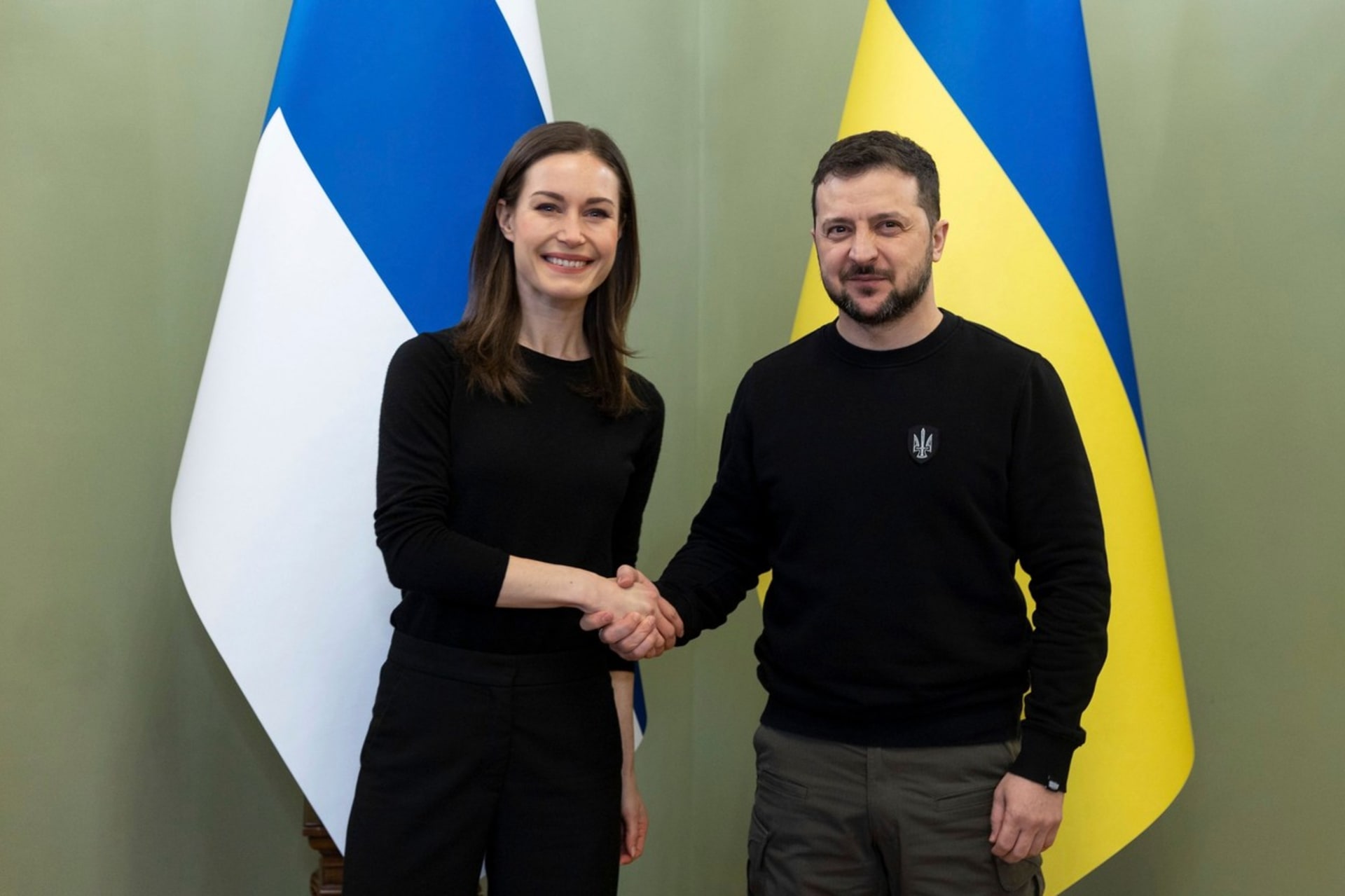 Sanna Marinová a ukrajinský prezident Volodymyr Zelenskyj