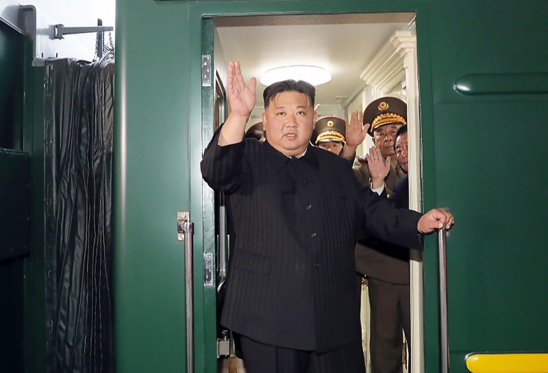 Vůdce KLDR Kim Čong-un dorazil obrněným vlakem do Ruska.