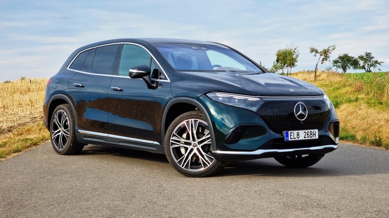 TEST: Mercedes EQS SUV ztělesňuje použitelnou elektromobilitu. Cestující extrémně hýčká