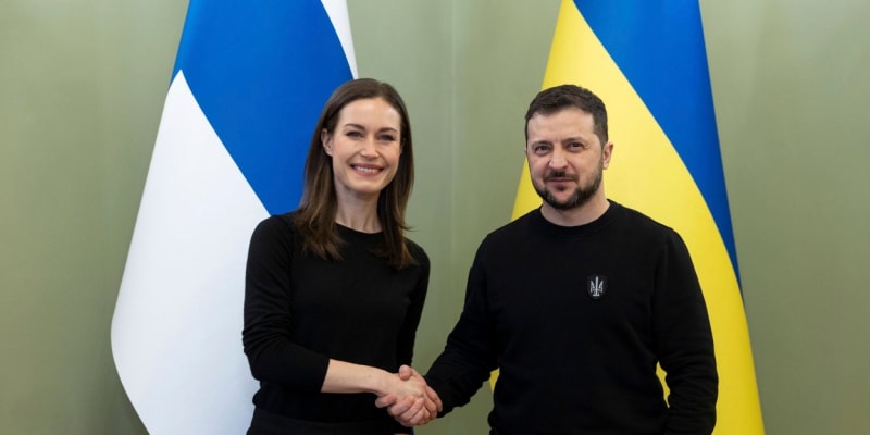 Sanna Marinová a ukrajinský prezident Volodymyr Zelenskyj