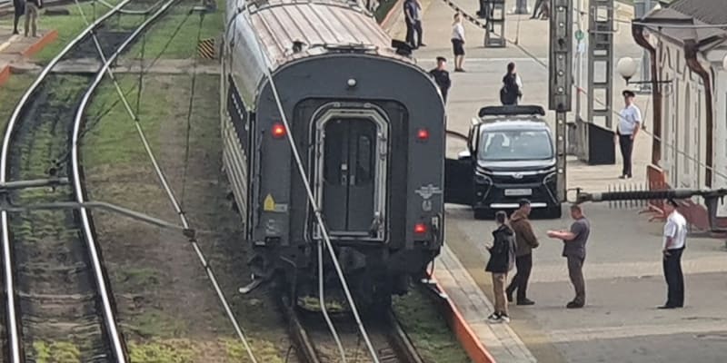 Vůdce KLDR Kim Čong-un dorazil obrněným vlakem do Ruska