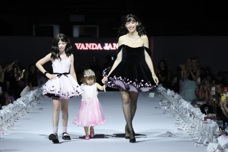 Návrhářka Vanda Janda během fashion weeku předvedla úchvatnou kolekci.