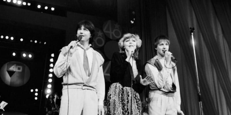 Petr Kotvald v osmdesátých letech zpíval se Stanislavem Hložkem a Hanou Zagorovou. 