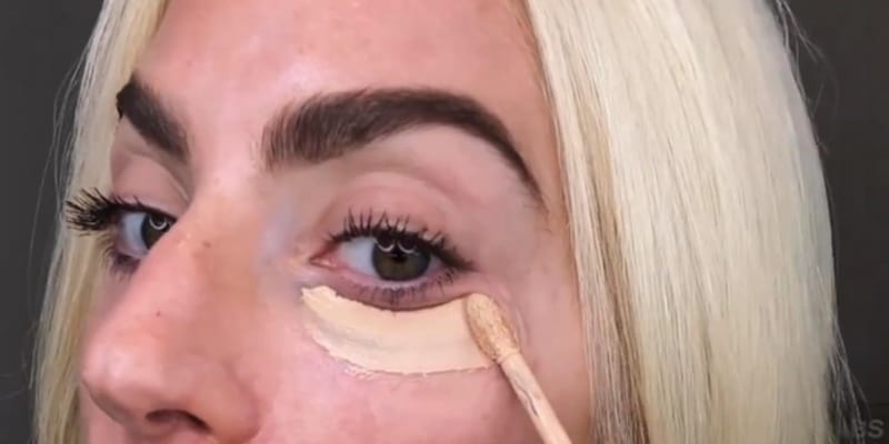 Zpěvačka natočila tutorial, jak na přirozený make-up.