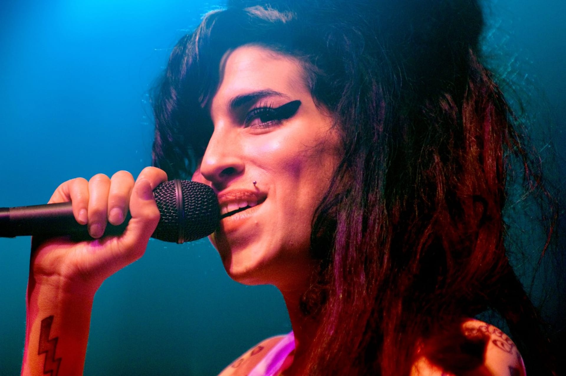 Amy Winehouse svůj boj s vlastním nitrem a psychikou prohrála v pouhých 27 letech.