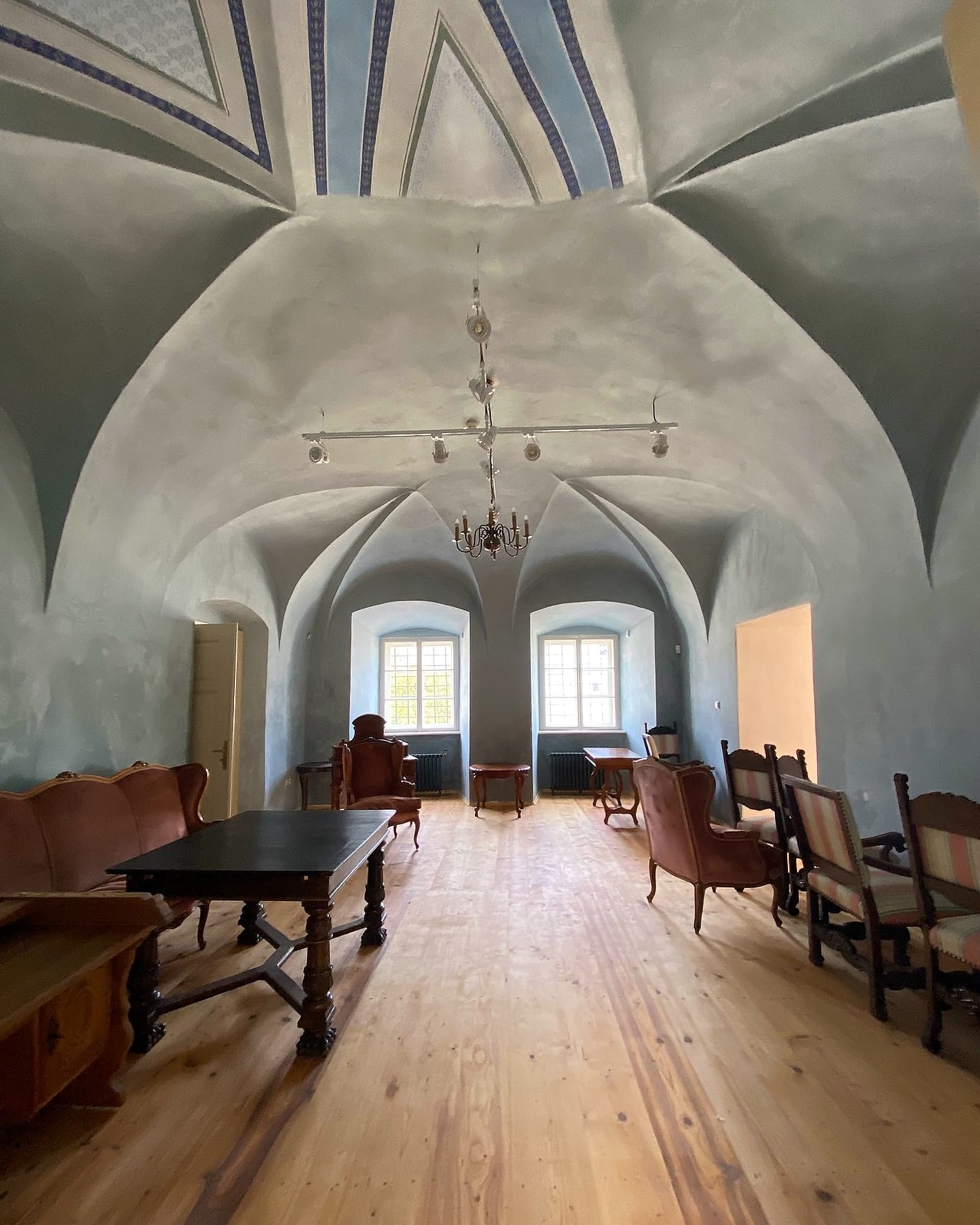 Interiér zachráněného zámku Červená Řečice