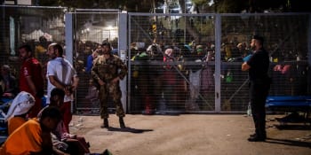 Válečný akt, zlobí se Itálie. Ostrov Lampedusa zaplnily desetitisíce migrantů