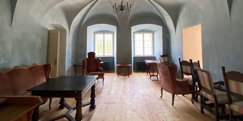 Interiér zachráněného zámku Červená Řečice