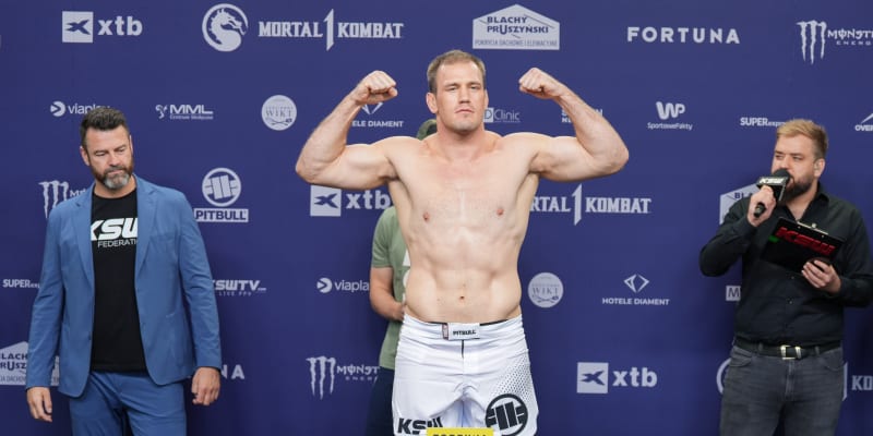 Český MMA bojovník Viktor Pešta