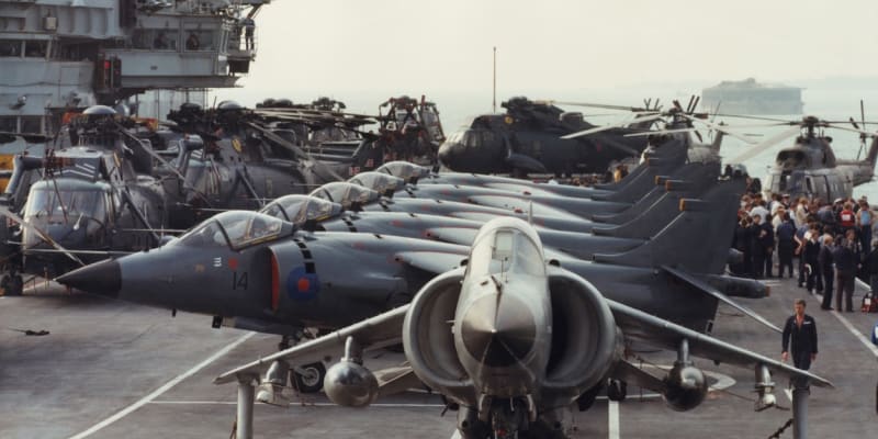 Letouny s kolmým startem Sea Harrier FRS-1 se vyznamenaly ve válce o Falklandy