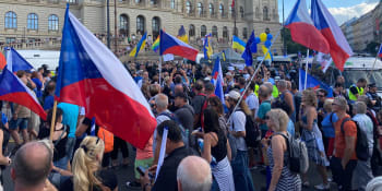 Vláda žene lidi do ulic i diverzní akce pro Ukrajinu. Podívejte se na rozhovory z demonstrace