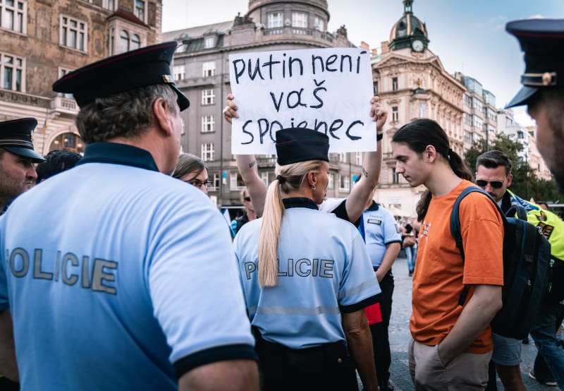 Napadení ruských aktivistů na protivládní demonstraci Jindřicha Rajchla na Václavském náměstí, 16. 9. 2023