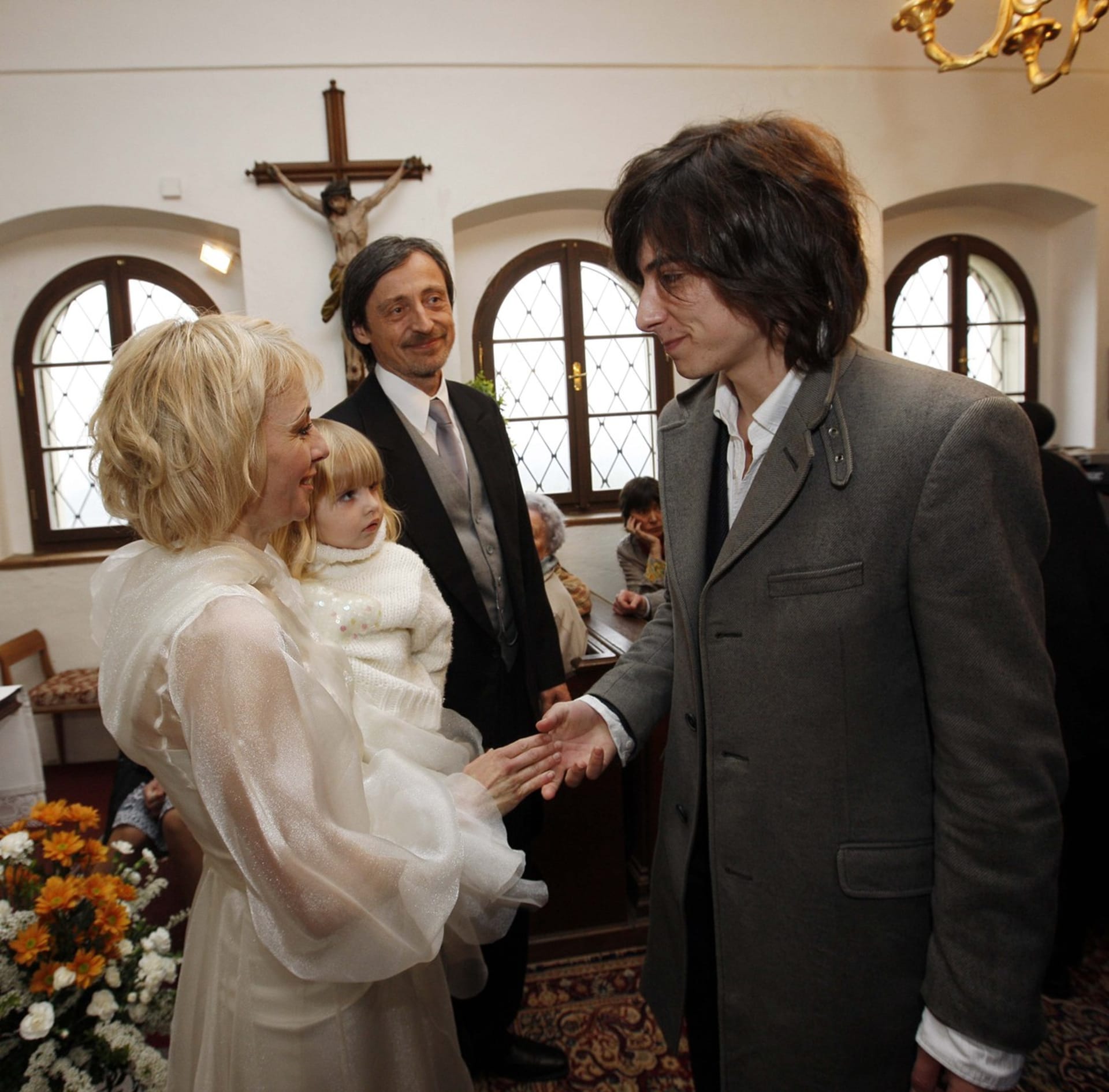 Matěj Stropnický na svatbě svého otce Martina Stropnického s herečkou Veronikou Žilkovou