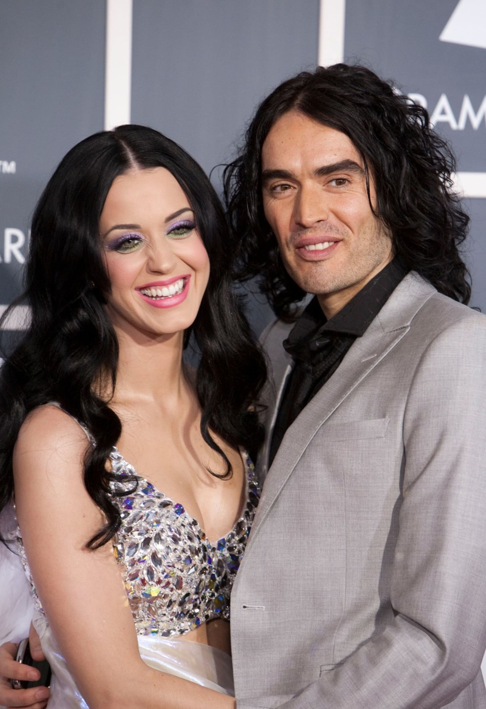 Russell Brand se měl napadení dopustit i v době, kdy byl ženatý s Katy Perry.