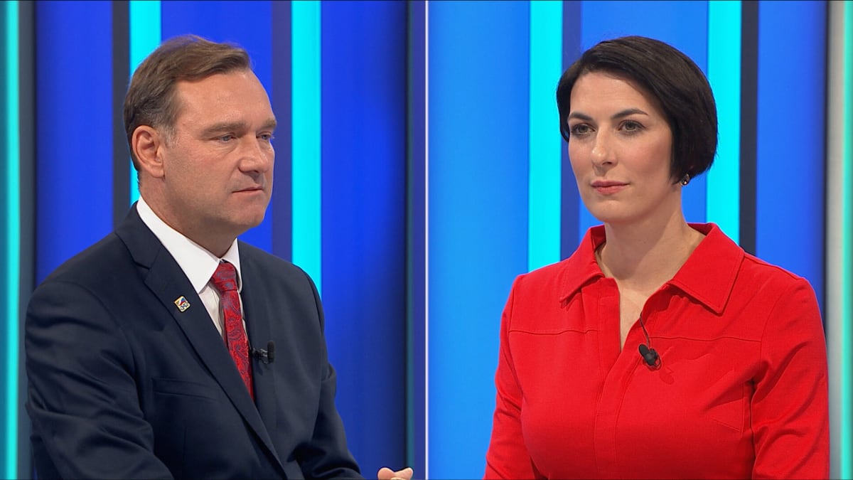 Předseda poslaneckého klubu SPD Radim Fiala a předsedkyně TOP 09 Markéta Adamová Pekarová