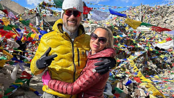 Petr Vágner s přítelkyní si troufli na maraton v Himalájích. Cestou si sáhli na dno