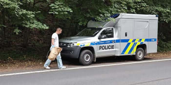 Nález mrtvoly v Hřensku: Tělo leželo v lese několik měsíců, policie pátrá po totožnosti