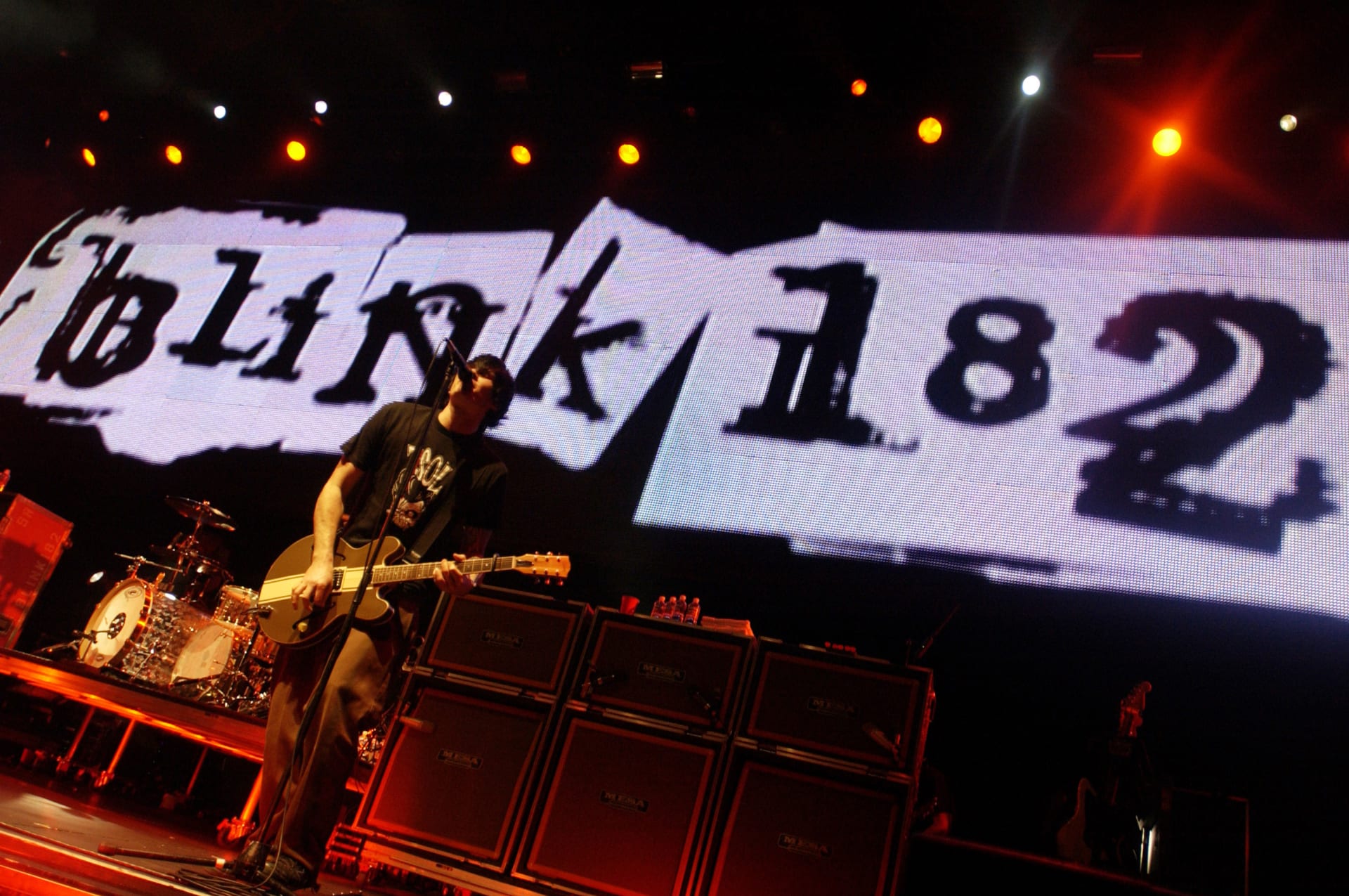 Tisíce fanoušků dnes vyrazí do O2 areny, aby si po letech poslechli legendární skupinu Blink 182.
