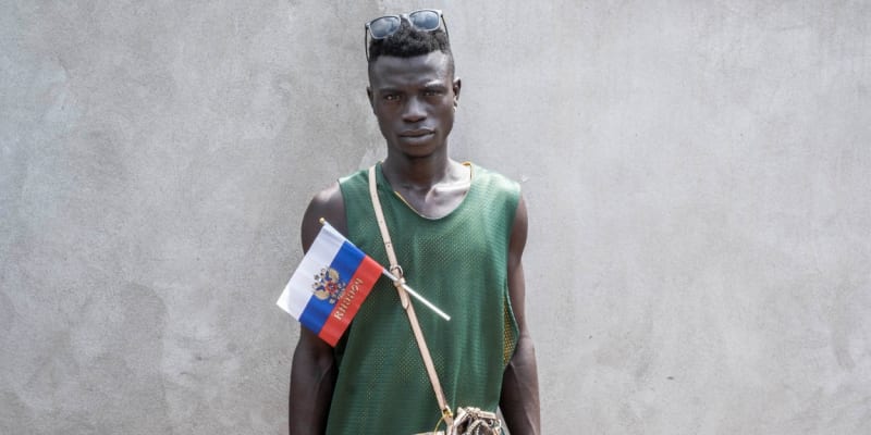 Obyvatelé Středoafrické republiky se účastnili pochodu na podporu ruské přítomnosti v zemi (22. 3. 2023).