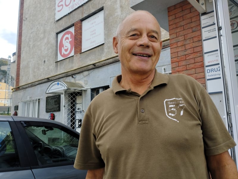 Milan Búda, 76letý vrátný trenčínské sokolovny, má z výsledků voleb velké obavy.
