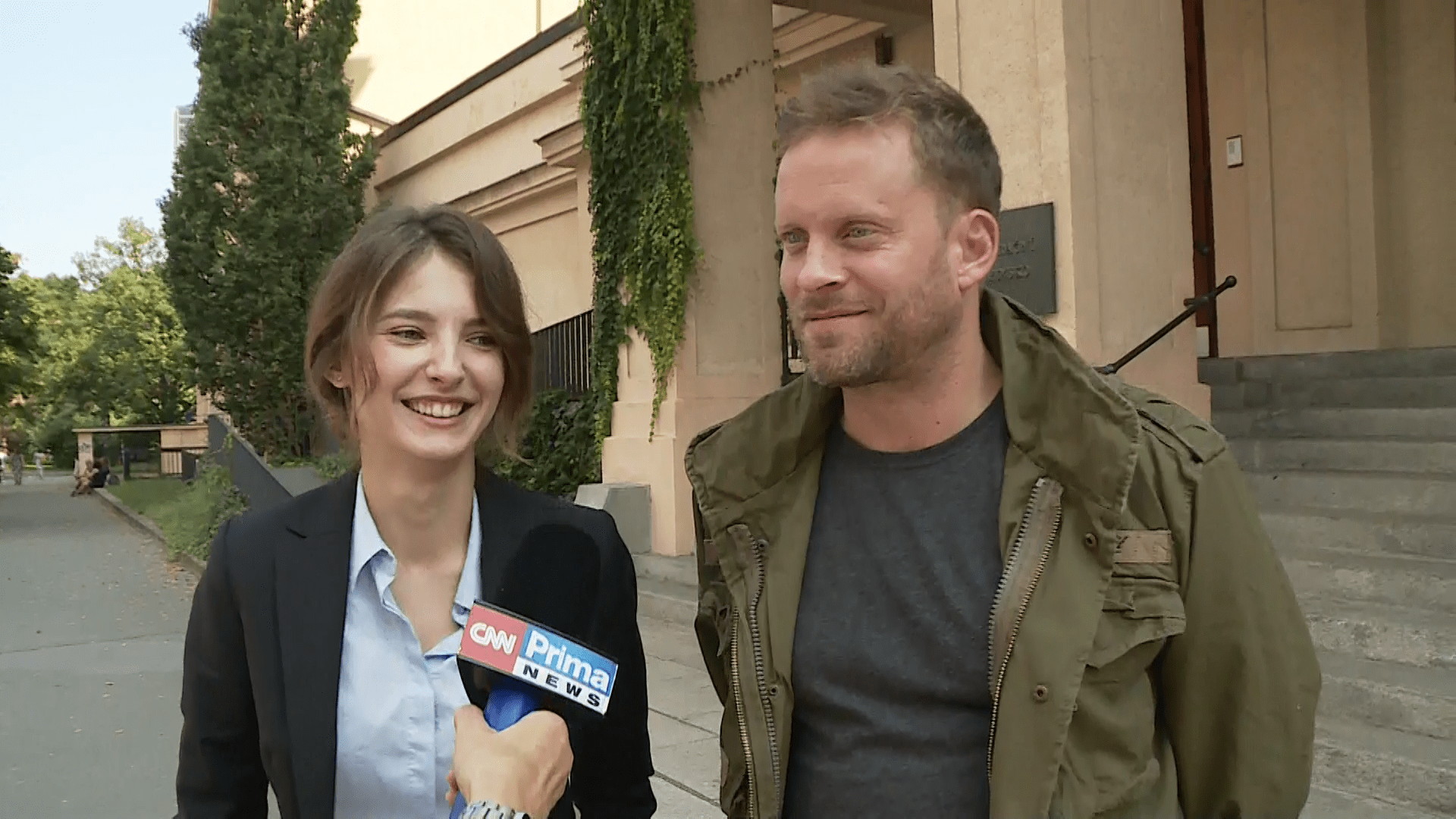 Sara Sandeva a Jakub Prachař nyní natáčejí pokračování seriálu Dvojka na zabití.