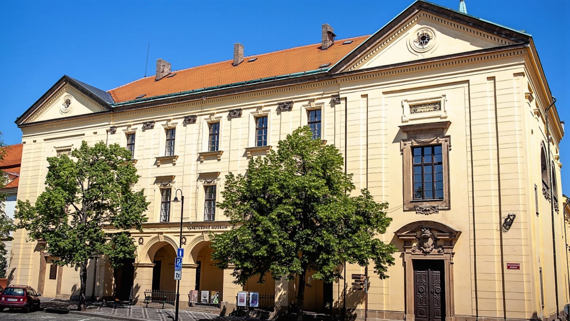 Královské město Slaný: Vlastivědné muzeum najdete v prostorách bývalé Piaristické koleje. 