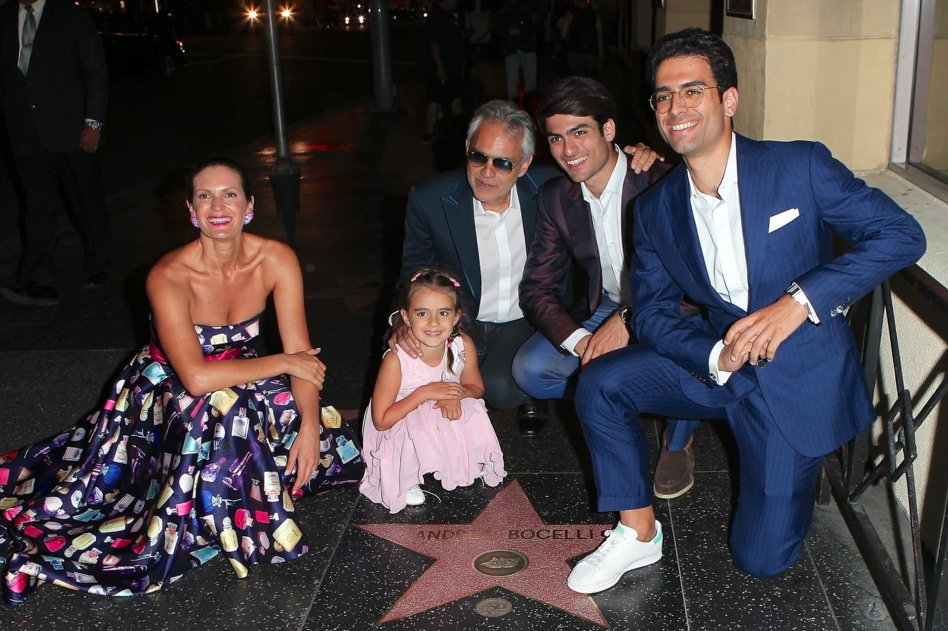 Andrea Bocelli s rodinou během odhalení jeho hvězdy na Chodníku slávy v Hollywoodu (2018)