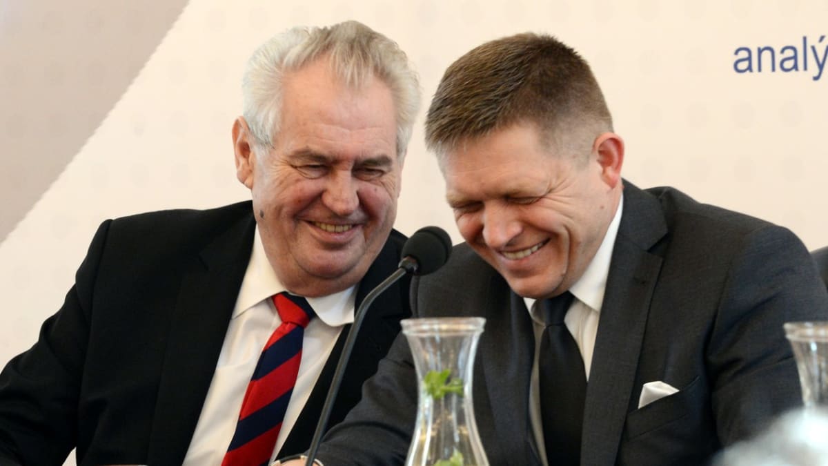 Bývalý český prezident Miloš Zeman a slovenský expremiér Robert Fico jsou podle svých slov dlouholetí přátelé.