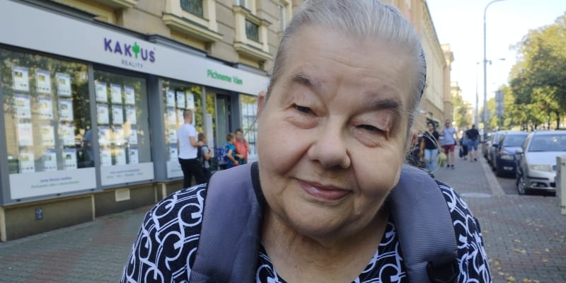Jiřina Bobková vzpomíná na zavedení volných sobot v září 1968. Všichni změnu nadšeně přivítali, za stejnou mzdu se najednou pracovalo pět místo šesti dnů