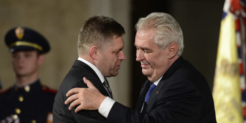 Bývalý český prezident Miloš Zeman a slovenský expremiér Robert Fico jsou podle svých slov dlouholetí přátelé.