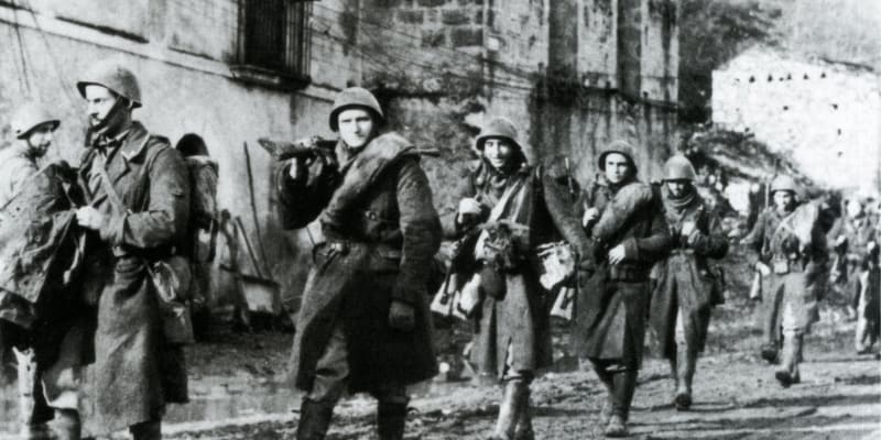 Italští vojácí po podpisu příměří 8. září 1943