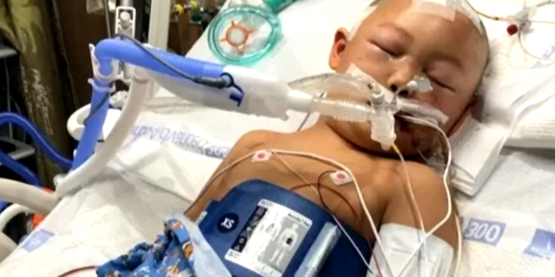 Teprve šestiletý Jeremy z Austinu musel být hospitalizován poté, co ho baseballovou pálkou zmlátil soused.