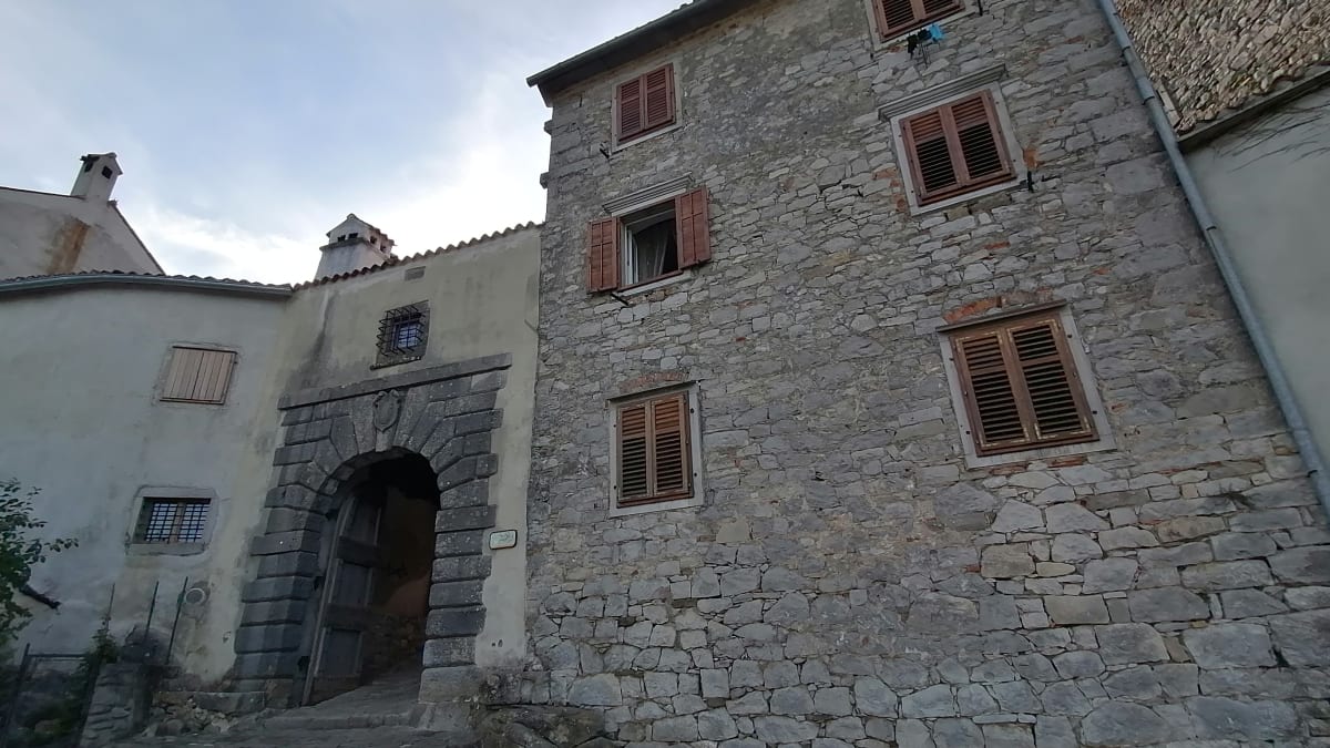 Nejmenší město na světě na Istrijském poloostrově. Město Buzet